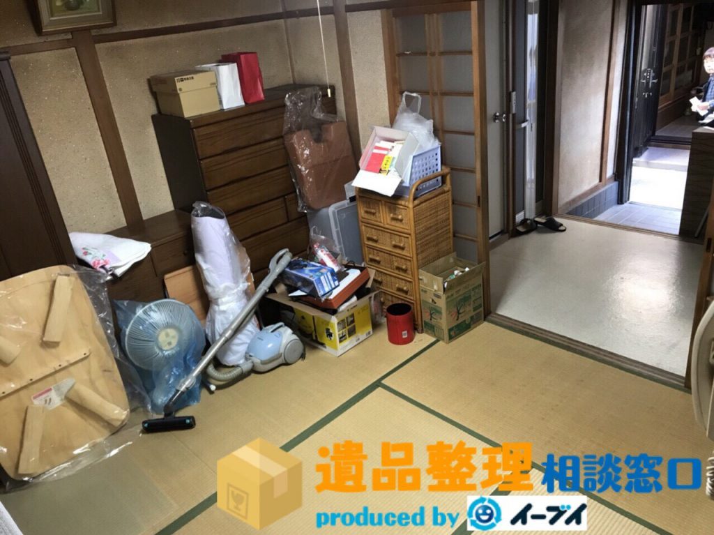 2018年1月12日大阪府河内長野市で遺品整理作業に伴い家具や生活用品の片付け。写真2