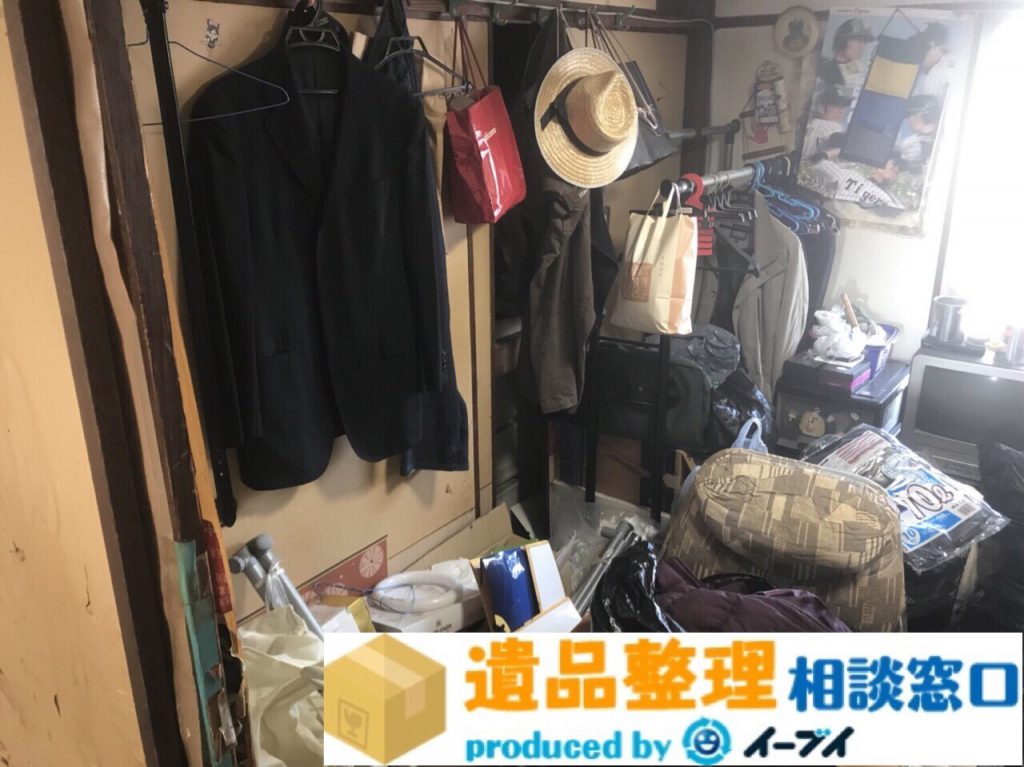 2018年3月19日大阪府八尾市で遺品整理の作業で押入れの衣類や日用品の処分。写真6
