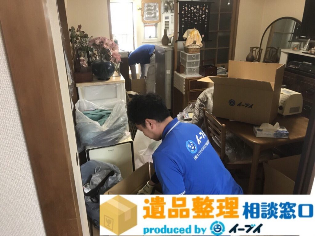 2018年4月12日大阪府寝屋川市で遺品整理の作業で家具の搬出や片付けをしました。写真1