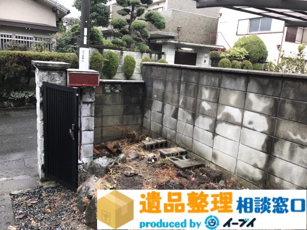 2018年5月3日大阪府柏原市で遺品整理の作業をし庭の片付け作業の様子。写真1