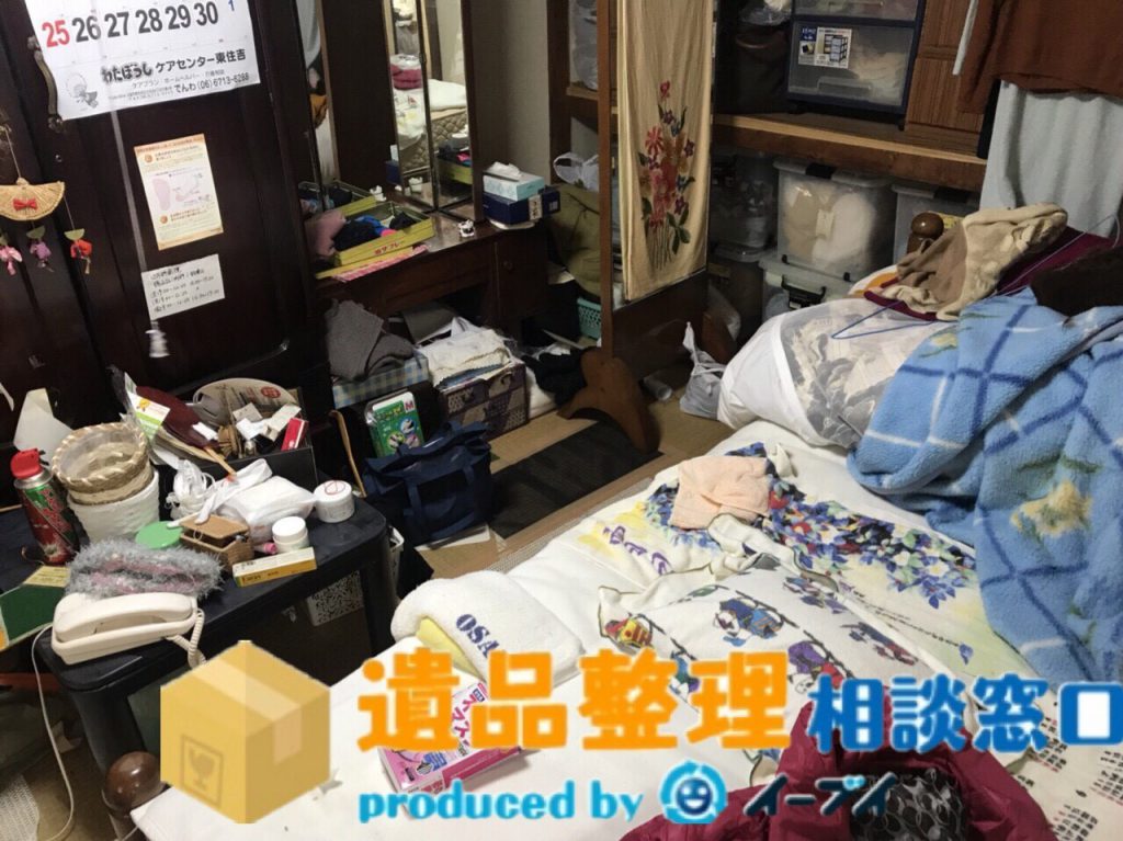 2018年5月25日大阪府東大阪市で婚礼家具や衣類布団処分の遺品整理作業の様子。写真3