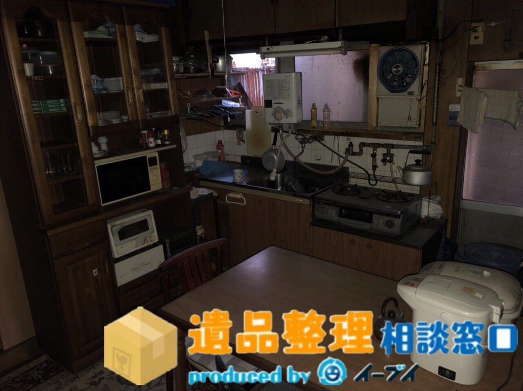 2018年6月24日大阪府大阪市でキッチンの片付けや家電処分の遺品整理作業。写真２