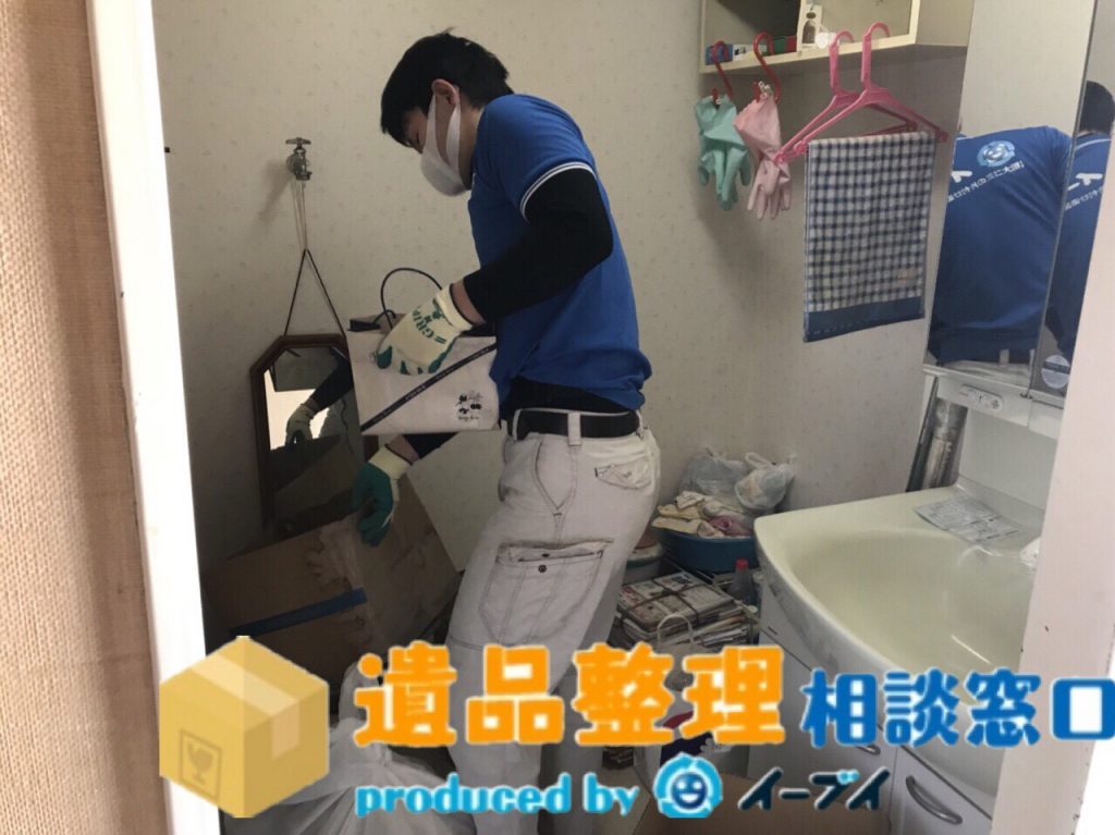 2018年8月4日兵庫県尼崎市で遺品整理に伴う生活ゴミの処分や仕分けの様子。写真1